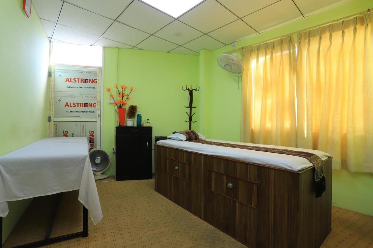 Oyo 591 Hotel Blue Moon Dharampur エクステリア 写真